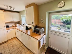 Kitchen- click for photo gallery
